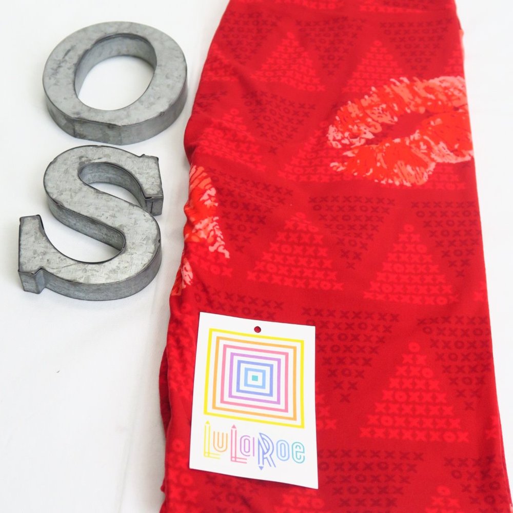 NWT LuLaRoe Leggings One Size / OS Lips with XXOO